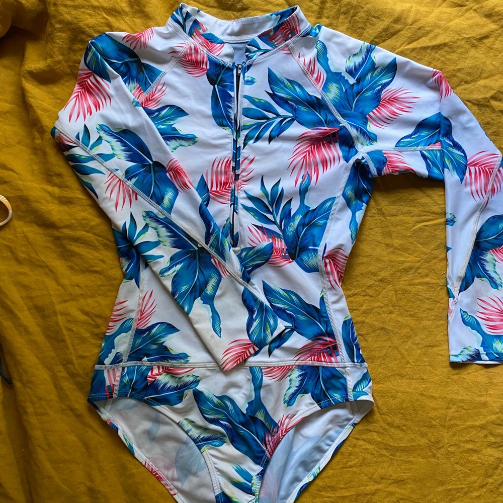Long sleeve one piece surf suit